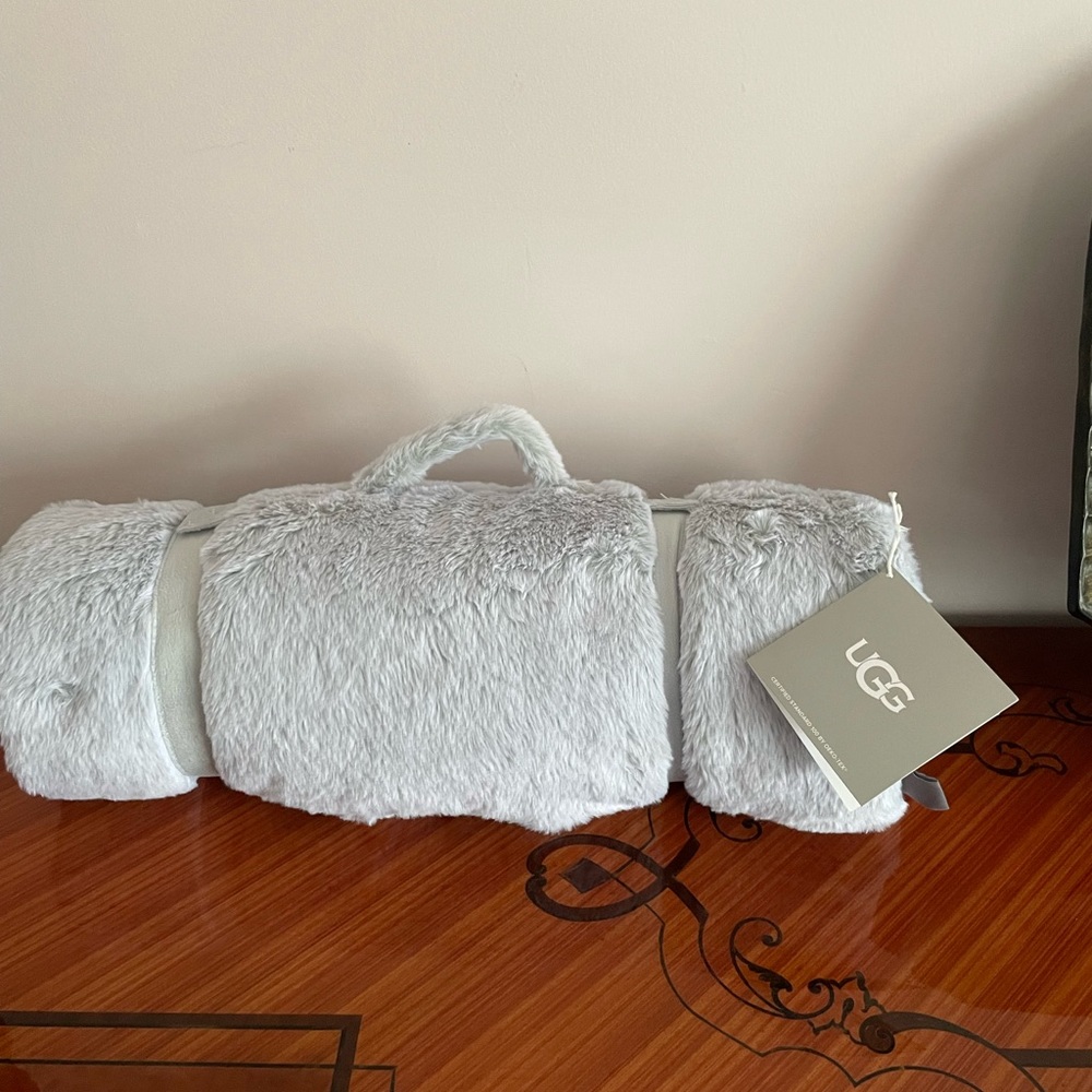 COPY - Brand new UGG Nap Mat
